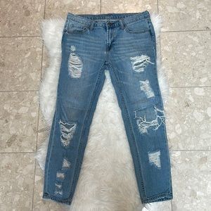 Urban outfitters BDG slim boyfriend low rise distressed jeans size 27